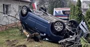 Dachowanie na podwójnym gazie. 57-latek "zaparkował" w ogródku