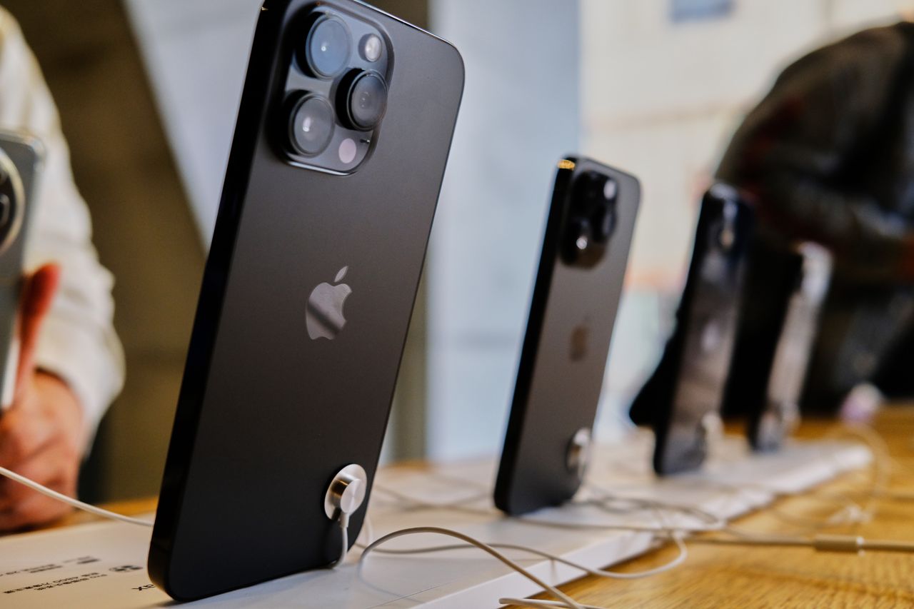 TIANJIN, CHINA - 2022/10/12: The various sample phones of iPhone 14 series are shown in an Apple store.  On October 7, the iPhone 14 series were launched in the Chinese Mainland market. According to the latest report, Apple Inc. will cancel the plan to increase the production of 6 million iPhones 14 series because the demand is lower than expected. (Photo by Zhang Peng/LightRocket via Getty Images)