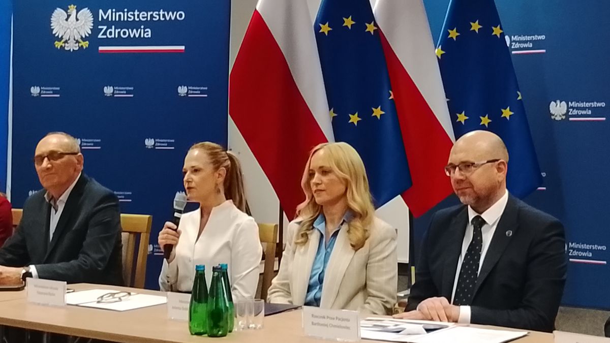 Uczestnicy konferencji prasowej w Ministerstwie Zdrowia.