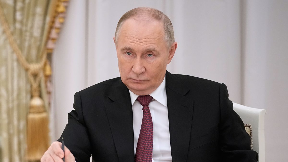 Russian President Vladimir Putin speaks during his meeting with members of the Council of the Collective Security Treaty Organization (CSTO) Parliamentary Assembly at the Senate Palace of the Kremlin in Moscow, Russia, 08 December 2025. EPA/PAVEL BEDNYAKOV/ POOL Dostawca: PAP/EPA.