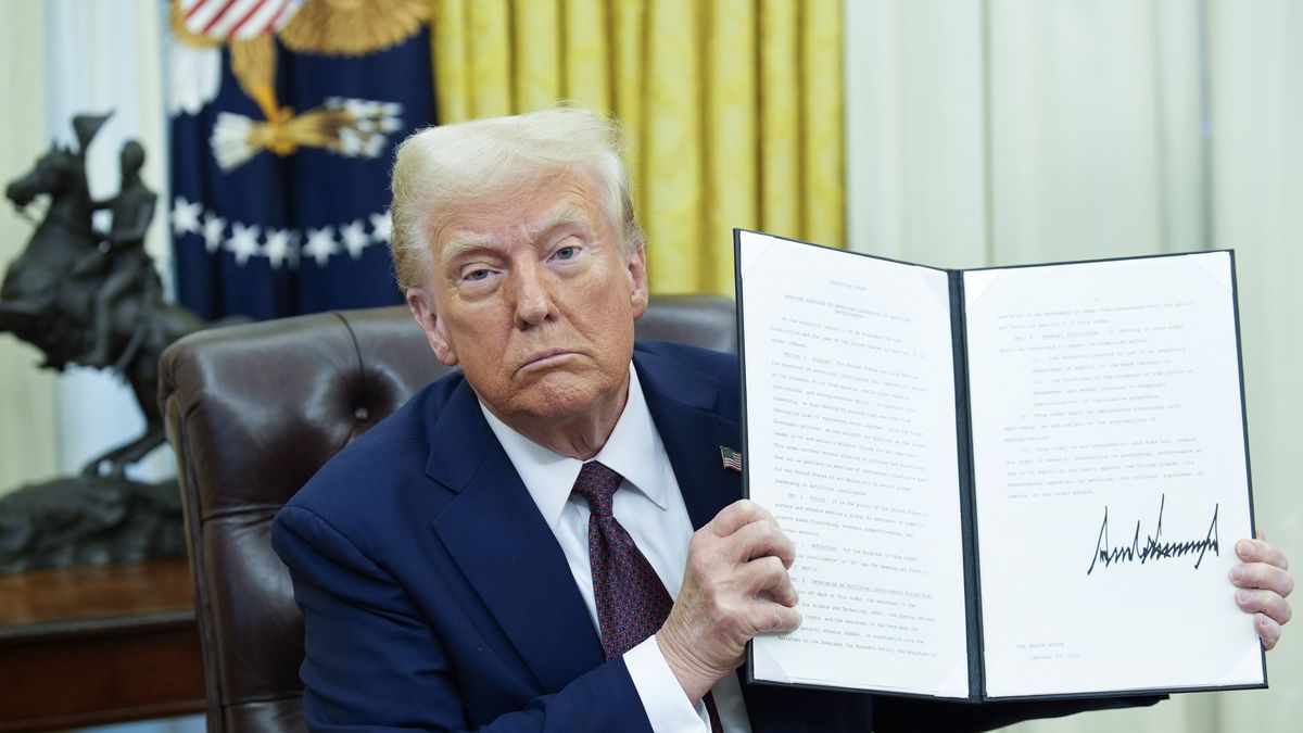 President Trump signs executive order in Oval Office
epa11848354 US President Donald Trump signs executive orders in the Oval Office of the White House in Washington, DC, USA, 23 January 2025.  EPA/YURI GRIPAS / POOL 
Dostawca: PAP/EPA.
YURI GRIPAS / POOL
executive order,head of state