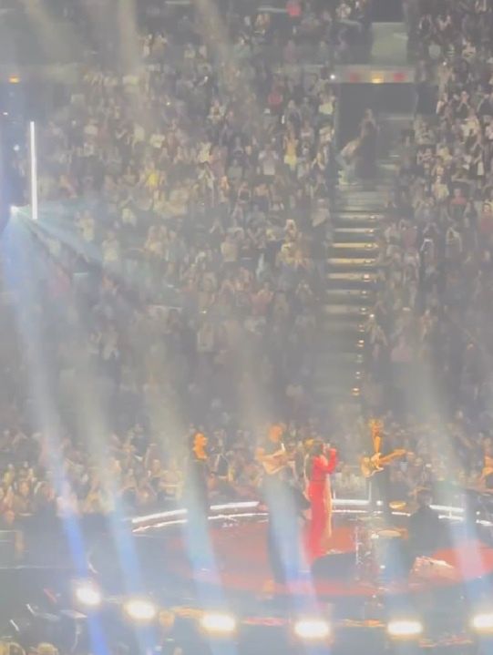 Dua Lipa zaśpiewała piosenkę Ewy Farnej 