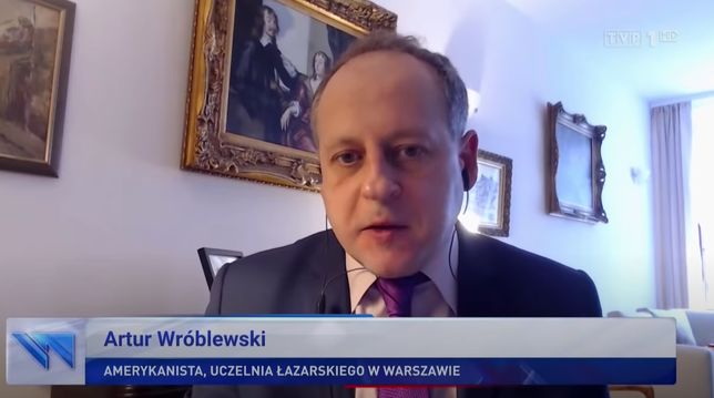 Artur Wróblewski jest pracownikiem Uczelni Łazarskiego.