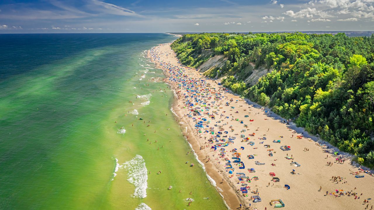 Długi weekend sierpniowy w Polsce. Tyle trzeba wydać w górach i nad morzem