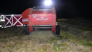 Dramat podczas prac na polu. 62-latek wciągnięty przez prasę rolniczą