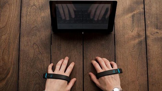 AirType - klawiatura bez… klawiatury. Stukaj palcami w powietrzu! 1