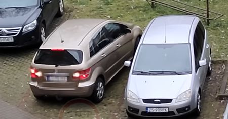 Mistrzyni kierownicy w Szczecinie. Próbuje wyjechać z parkingu