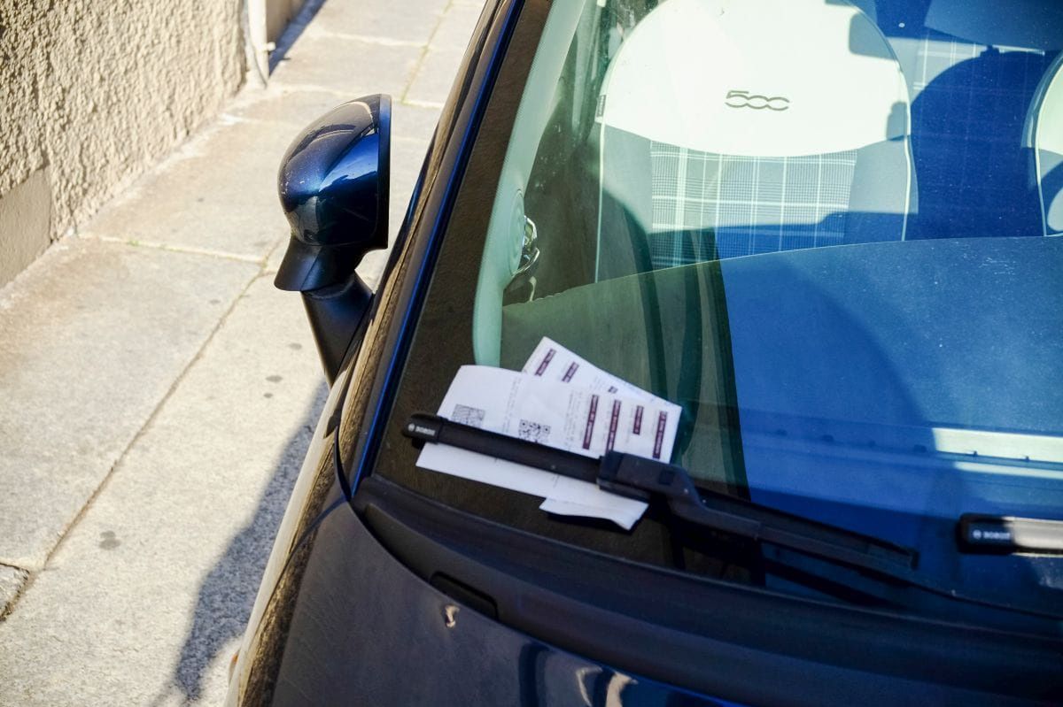 Kary za parkowanie pod sklepem – poznaj zasady