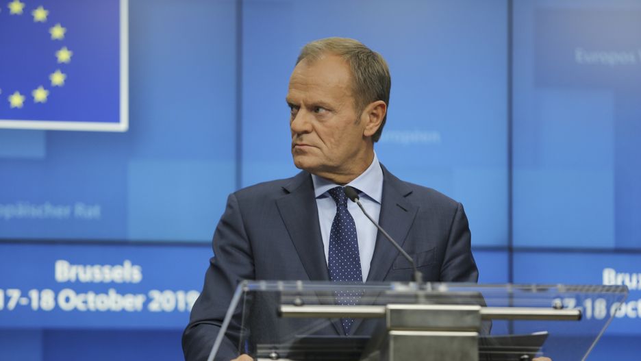 Donald Tusk w samoizolacji. "Ma objawy COVID-19"