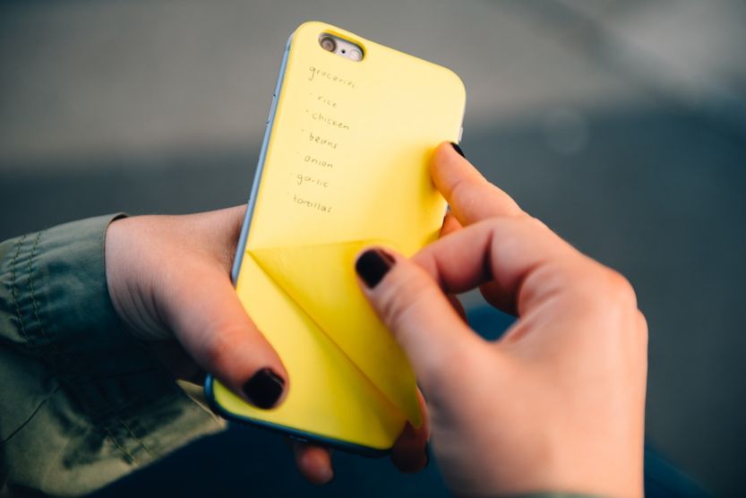 Ten niecodzienny gadżet zmieni Twojego iPhone'a w... zwykły notatnik. Świetny pomysł! 5