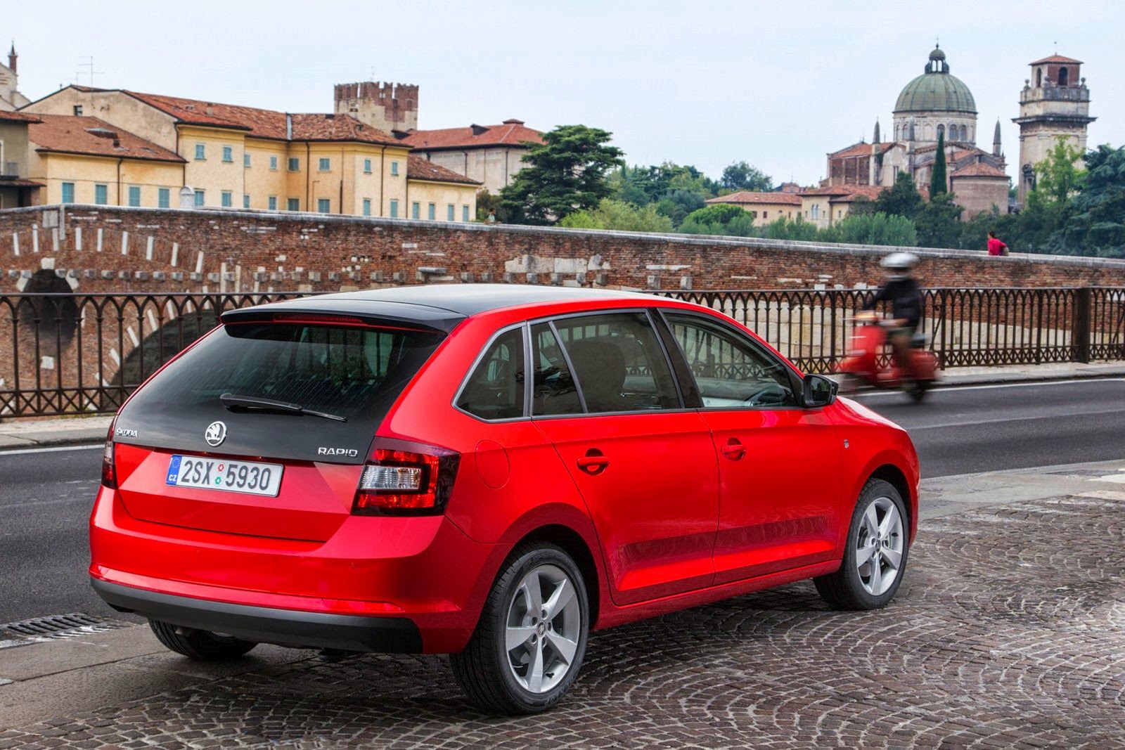 Škoda Rapid Spaceback - obszerna galeria od producenta 8