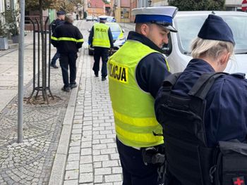 Namysłów: Kierowca dostawczaka potrącił kobietę w ciąży na pasach. Poszkodowana trafiła do szpitala