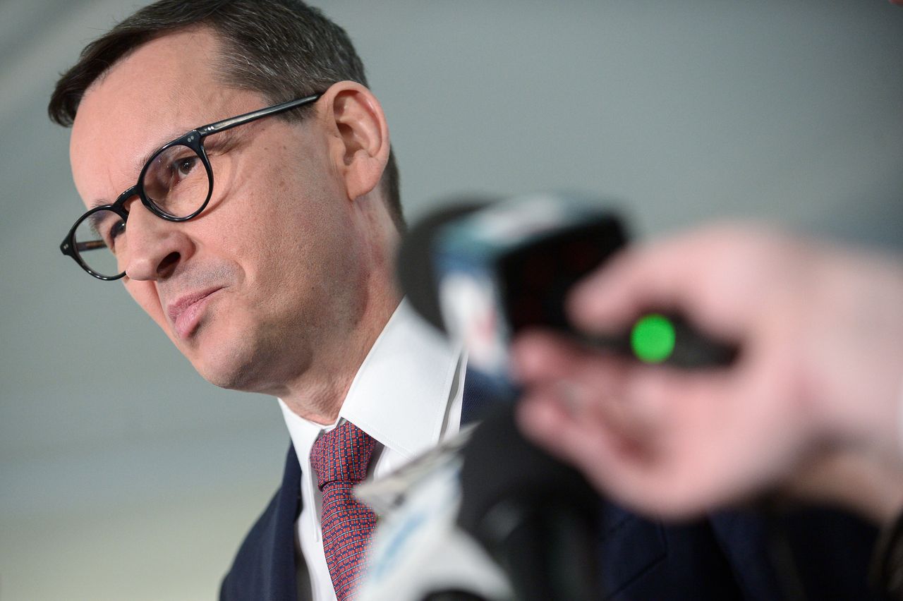 Przyznał się dziennikarzom. Morawiecki wiedział o aferze wizowej