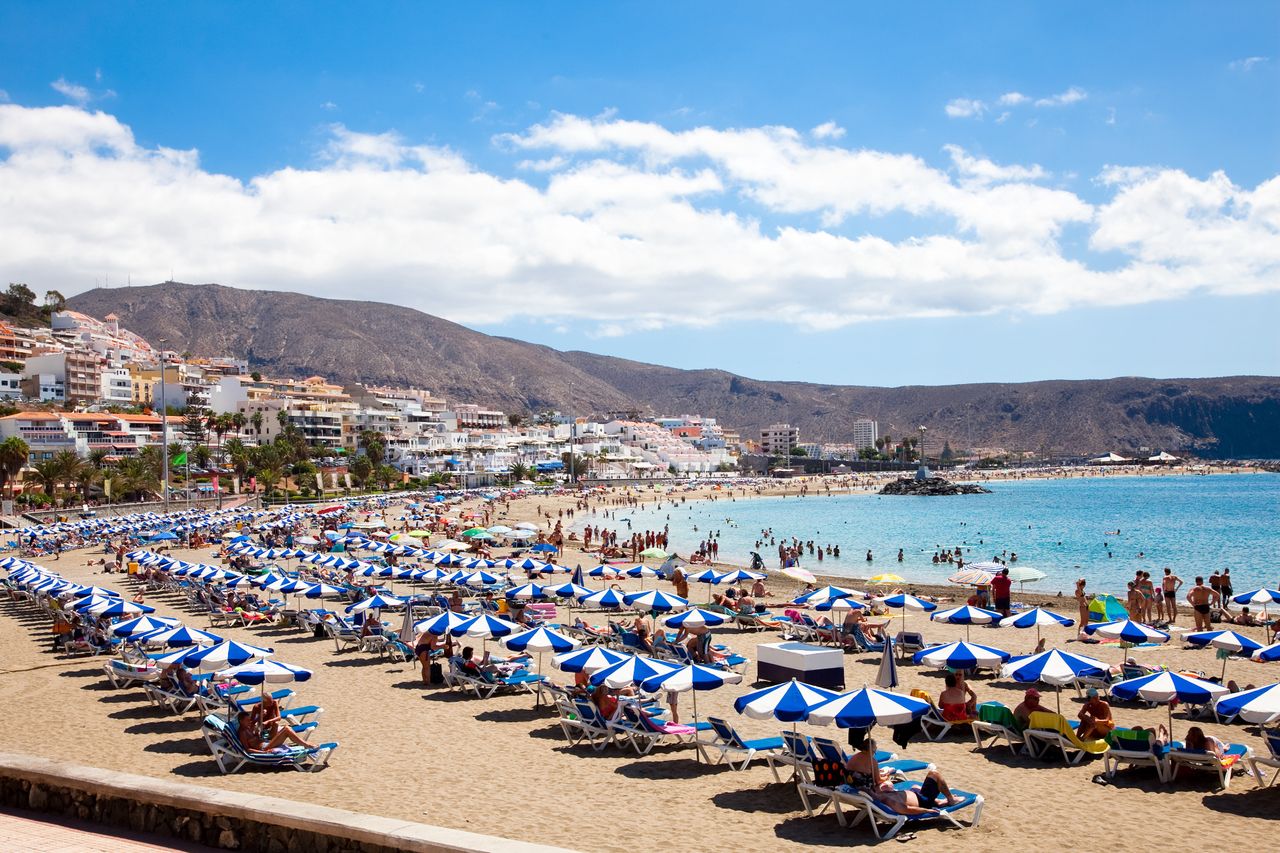 Protests in Tenerife: Sun loungers vandalised amid tourism row