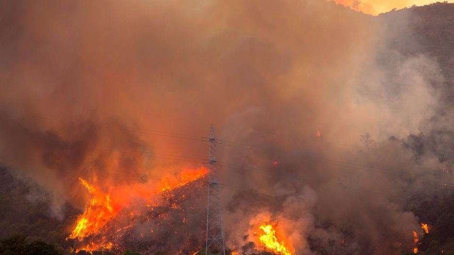 Pożary trawią Hiszpanię. Zginął strażak walczący z żywiołem 