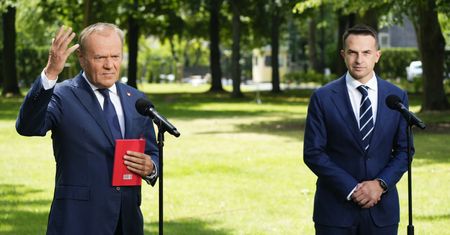 Tusk na konferencji: Przedstawiam państwu rzecznika rządu