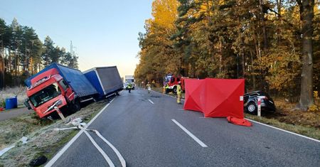 Kolonia Lisów: Czołowe zderzenie na DK46. Jedna osoba nie żyje