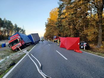 Kolonia Lisów: Czołowe zderzenie na DK46. Jedna osoba nie żyje
