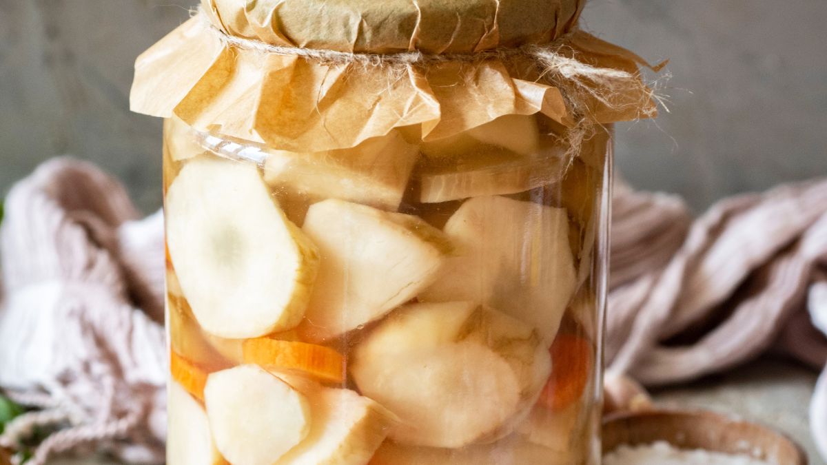 Kiszony topinambur to świetny dodatek do sałatek i surówek