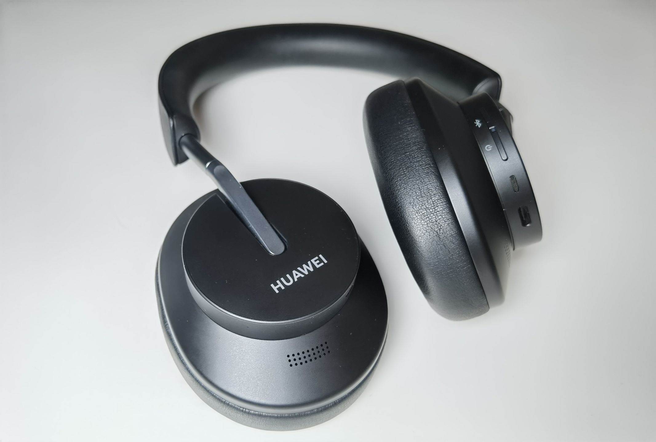 Wizualny minimalizm vs wysoka cena. Testujemy Huawei FreeBuds Studio 4