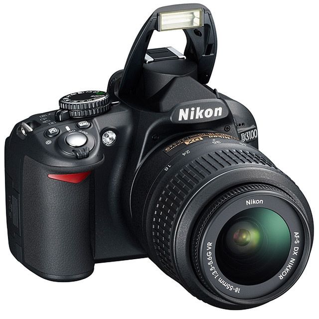 Nikon D3100 dostępny jest w kolorze czarnym i czerwonym