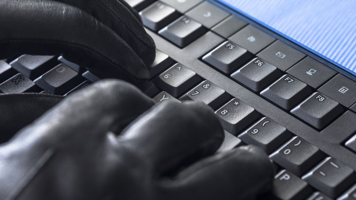 Cyberprzestępcy najczęściej atakują za sprawą podszywania się pod inne witryny internetowe.