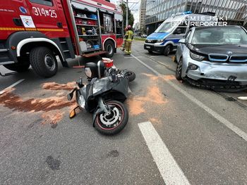 Warszawa. Wypadek dwóch BMW na Mokotowie. Jedna osoba w szpitalu