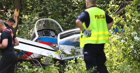 Samolot z czterema osobami rozbił się w Warszawie. Pasażerowie przeżyli