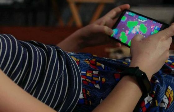 Dramatyczne skutki "karmienia" dzieci smartfonem. "Czterolatek darł się kilkanaście godzin"