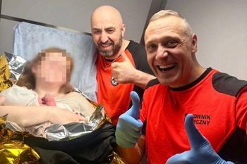 Urodziła dziecko w karetce. Dumni ratownicy medyczni o nietypowym porodzie