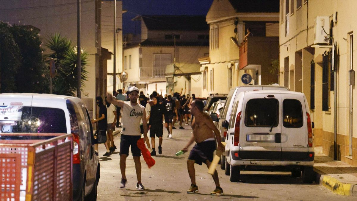 Temporary
Several people during riots in Torre Pacheco, on July 12, 2025, in Torre Pacheco, Murcia (Spain). After a night of altercations, the Guardia Civil has arrested one person and five have been slightly injured. The events have triggered after the assault on an elderly man last July 9. JULY 13;2025 Mart�n C. / Europa Press 07/13/2025 (Europa Press via AP)
Mart�n C.