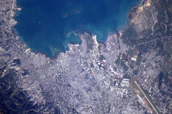 Port-Au-Prince, Haiti widziane z kosmosu; Fot. Soichi Noguchi