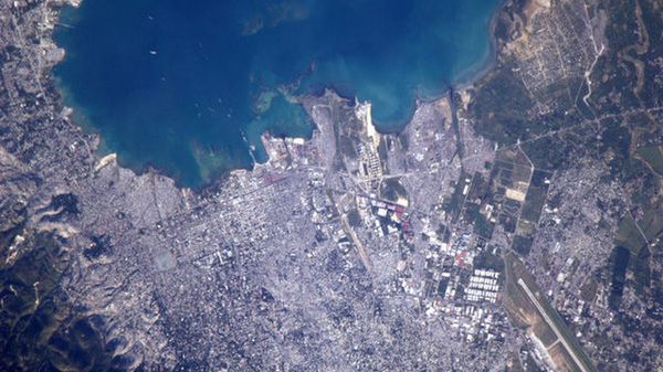 Astronauta pokazuje zdjęcia z kosmosu przez Twittera 1