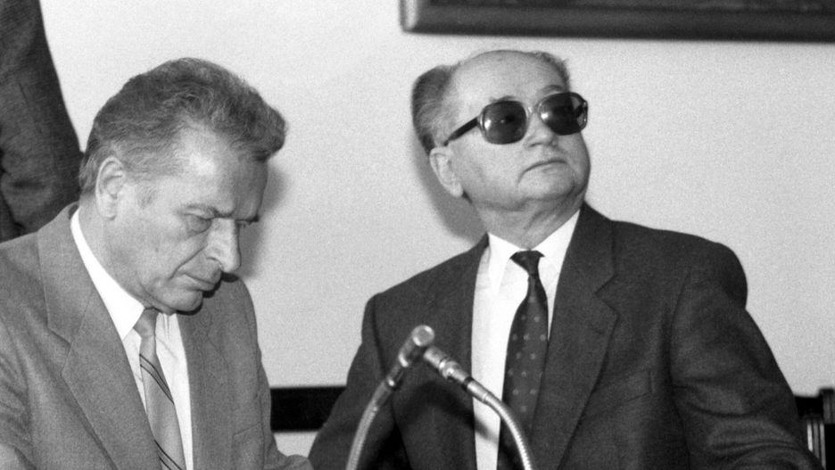 reporter7_baza22.09.1992 Warszawa Sejmowa Komisja Odpowiedzialnosci Konstytucyjnej N/z Wojciech Jaruzelski (P) Czeslaw Kiszczak   fot Andrzej Iwanczuk/REPORTERAndrzej Iwanczuk/REPORTER