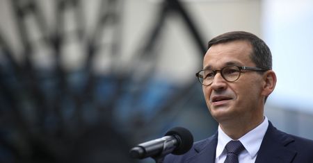 Premier zyskuje poparcie. Najnowszy sondaż