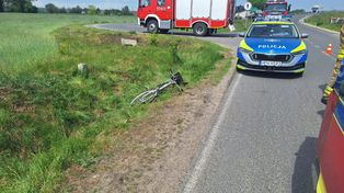 Potrącenie rowerzysty na granicy Raciąża i Witkowa. 73-latek trafił do szpitala!