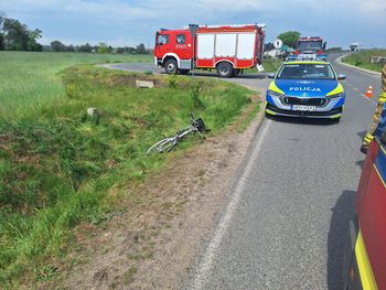 Potrącenie rowerzysty na granicy Raciąża i Witkowa. 73-latek trafił do szpitala!