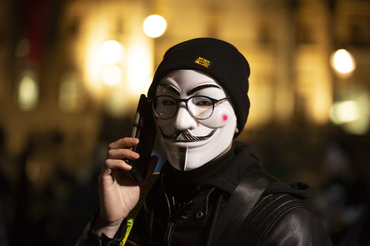 Maska kojarzona z Anonymous