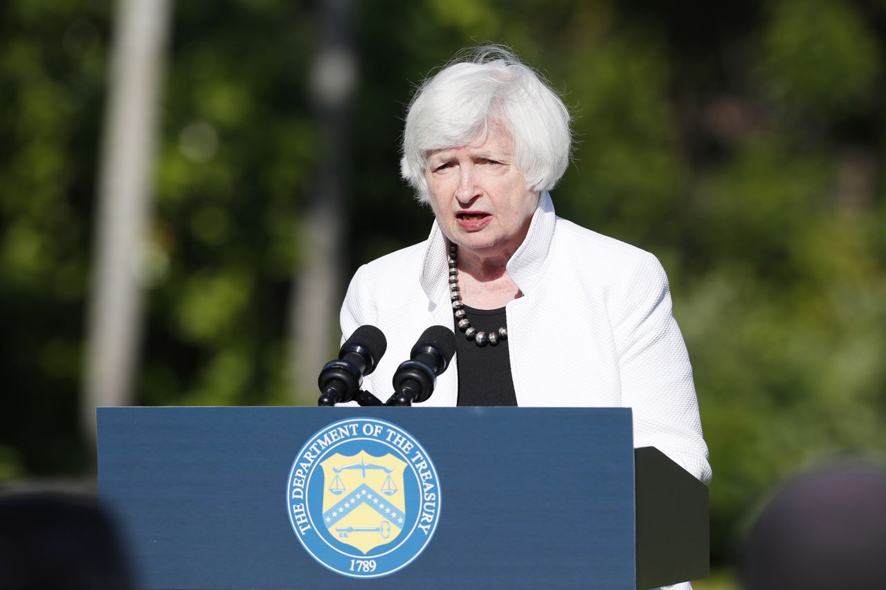 Janet Yellen, minister finansów USA, widzi w maksymalnych cenach rosyjskiej ropy sposób na walkę z inflacją