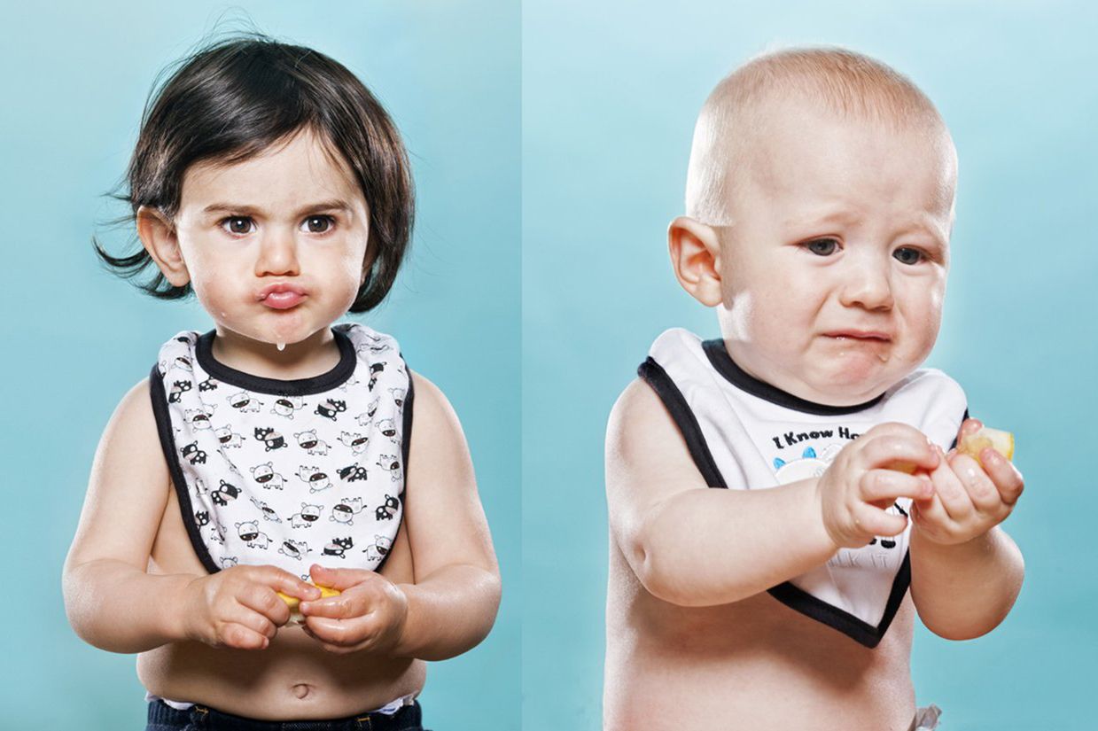 Oto zaskakujące miny dzieci jedzących cytryny po raz pierwszy w życiu