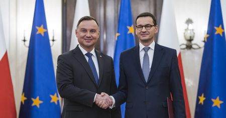 Najnowszy sondaż. Rośnie zaufanie do premiera i prezydenta