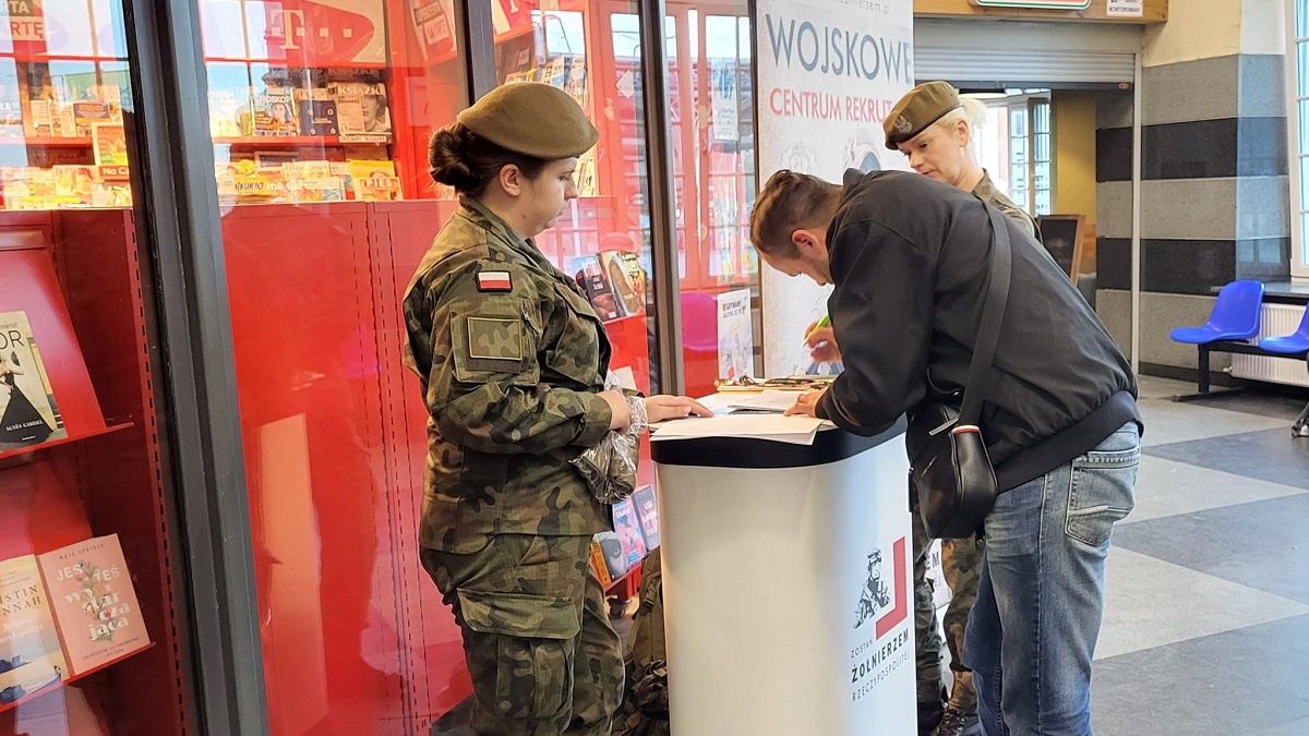 Mobilne Wojskowe Centrum Rekrutacji na dworcu Lublin Główny
