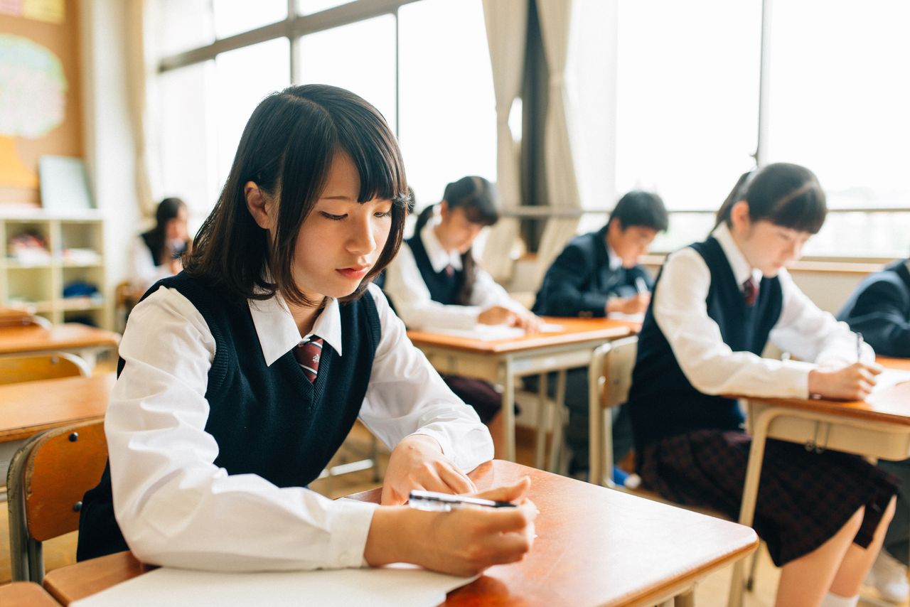 Japońskie szkoły zakazują dziewczętom noszenia włosów związanych w kucyk. Odsłonięty kark ma "pobudzać seksualnie"