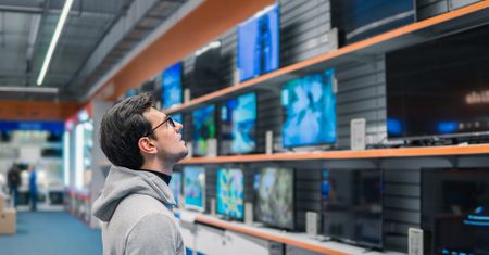Dobry telewizor do 2000 zł – czy to w ogóle realne?