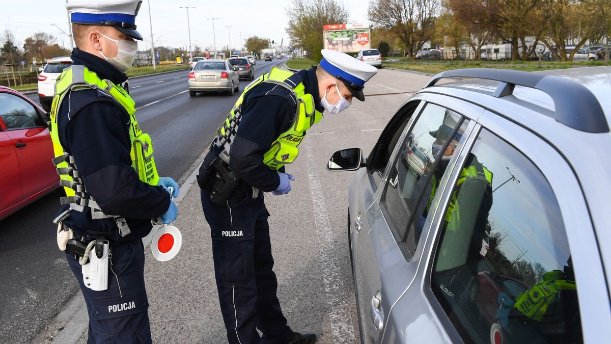 Podczas kontroli drogowej już niedługo nie trzeba będzie okazywać prawa jazdy funkcjonariuszom