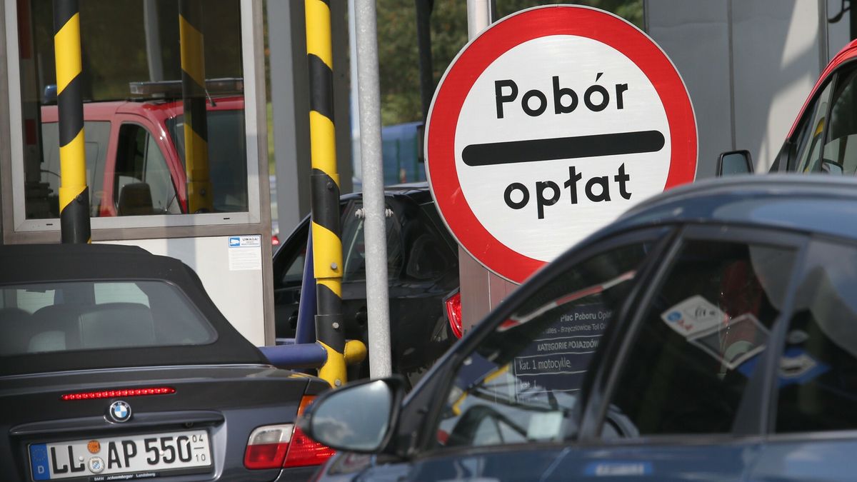 Bramki poboru opłat na autostradzie A4. gdy przejdzie pod GDDKiA, kierowcy osobówek nie będą płacić