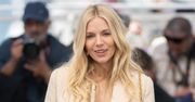 Sienna Miller w Cannes. Aktorka miała rozpięty żakiet bez stanika
