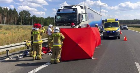 Śmierć za kierownicą na S-3 pod Biedrzychową. Tir nagle zjechał z drogi