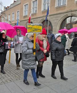 Nie chcą dać się opiłować z ziemi. Jadą protestować do Warszawy