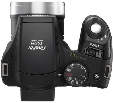 Fujifilm FinePix S5700 z 10-krotnym zoomem optycznym 3